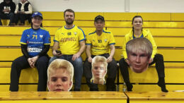 Anniina ja Arto Pohjola sekä Joni ja Johanna Vainio olivat kannustamassa jälkikasvuaan Porvoon pelireissulla.