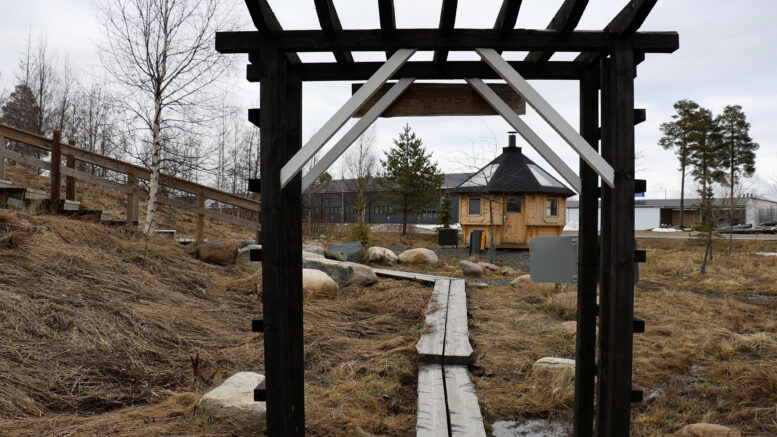 Liesharjun kuntoilualueella viime syksynä käyttöön otetulla kodalla on tehty useaan kertaan ilkivaltaa. Kuva: Tuija Järvelä-Uusitalo