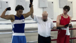 Eku Tometyn kädet nousivat ylös voiton merkiksi Kemissä. Kuva: Project Team Tomety