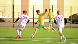 Henri Seppälä aloitti HauPan maalijuhlat, Leevi Nieminen seuraa taustalla. Kuva: Tommi Karvonen