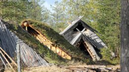 Kierikin kivikautinen kulttuuriperintö sai merkittävän kansainvälisen tunnustuksen ensimmäisenä suomalaisena. Arkistokuvassa Kierikin kivikautisia asumuksia. Kuva: Teea Tunturi