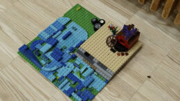 Tilda Kaarlejärven ja Emilie Nikulan voittajatyö esittää Oulun torinrantaa.