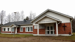 Väli-Olhavan seurakuntatalon kohtalon eri vaihtoehtoja on alettu selvittää. Arkistokuva: Tuija Järvelä-Uusitalo