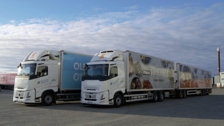 Kuljetus Niskalan autot ovat tuttu näky liikenteessä. Kaasukäyttöiset ajoneuvoyhdistelmät liikennöivät Oulun ja Vantaan välisessä sopimusliikenteessä.