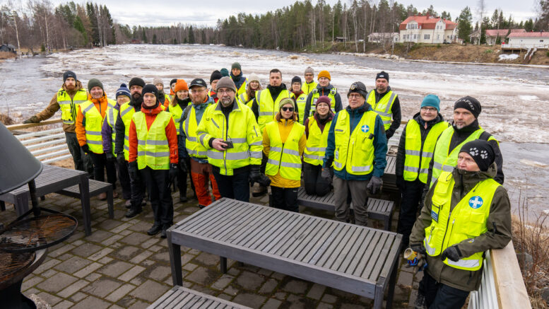 Kiiminkijoen rantamaisemat tarjosivat Asemakylällä hyvät maastot etsintäkurssille. Kuvat: Topi Saari