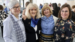 Ilona Suppanen, Paula Hellén-Toivanen, Eija Ojala ja Mirja Vehkaperä korostivat Kiimingin Marttojen 60-vuotisjuhlassa toiminnan yhteisöllisyyttä sekä arjen taitojen merkitystä. Kuvat: Teea Tunturi