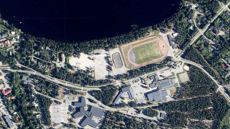 Ilmakuva entisen kivikoulun alueelle Kiiminkijokivarteen tulevasta asuinalueesta. Kuva: Maanmittauslaitos