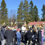 Tirinkylän tapahtumassa korostuivat kylän oman koulun merkitys ja yhdessä tekemisen ilo. Kuvat: Tirinkylän vanhempaintoimikunta