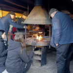 Makkarakin paistui ja maistui Vepsällä. Kuva: Jari Heinonen