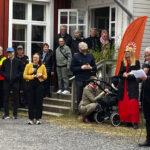 Haukipudas-seuran puheenjohtaja Ilpo Väisänen oli iloinen, että Puttaan Pihapiirit ja Oulu2026-taidetapahtuma keräsi paljon yleisöä Oravan koululle.