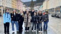 Ryhmäkuvassa kv-kurssin Nordplus-projektin suomalaiset oppilaat: Kaisa Heikkilä, Matilda Kallio, Saaga Hintikka, Pinja Kovalainen, Enni Halonen, Olivia Jokitalo, Natalia Saarenpää, Nea Koivukangas, Senni Ruuskanen ja takarivissä Eerik Autio, Benjami Lukka ja Oiva Lauhikari.