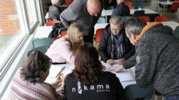 Kirkkonrannan kaavaehdotuksen esittelytilaisuudessa käytiin paljon keskustelua etenkin kerrostalorakentamisesta. Kuva: Anu Kauppila