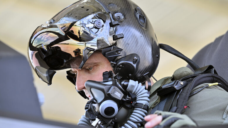 Lasse Louhelan mukaan ensimmäinen lento F-35-hävittäjällä oli mieleenpainuva kokemus. Kuva: Joni Malkamäki
