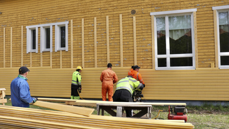 Nuorisoseurantalon ulkoverhous uusitaan kesän aikana. Kuva: Tuija Järvelä-Uusitalo