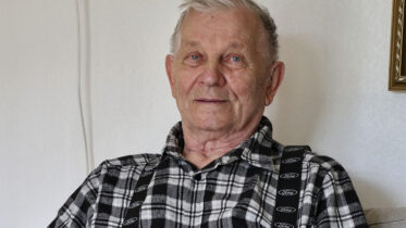 Heinäkuun alussa 90 vuotta täyttänyt Kaarlo "Kalle" Leinonen joutui jättämään lapsuudenkotinsa sotien vuoksi kahteen kertaan. Kuva: Anu Kauppila