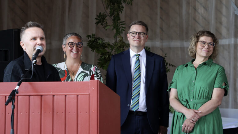 Teemu Kurkela oli otettu saamastaan tunnustuksesta ja hän oli iloinen, että Iin päättäjät ja kuntalaiset ovat dynaamisia ja kehittämishaluisia.