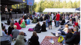 Koitelissa nautittiin vuonna 2014 muun muassa Samuli Putro Bandin ja Redraman musiikista. Kuvat: Rantapohjan arkisto