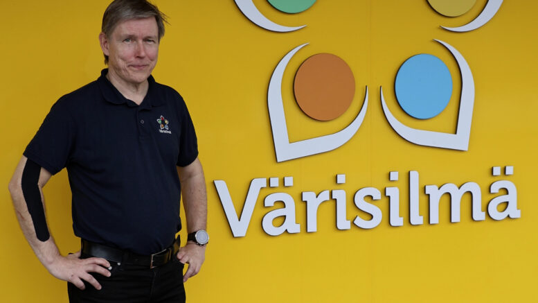 Värisilmä Haukiputaan kauppias Pasi Jämsä juhlisti viime viikolla neljännesvuosisadan kestänyttä kauppiasuraansa. Kuva: Anu Kauppila