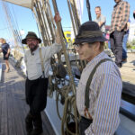Ylikiiminkiläiset Vilho Hiltunen (oik.) ja Erkki Pöyskö olivat lähteneet kaupunkiin tervakaupoille.
