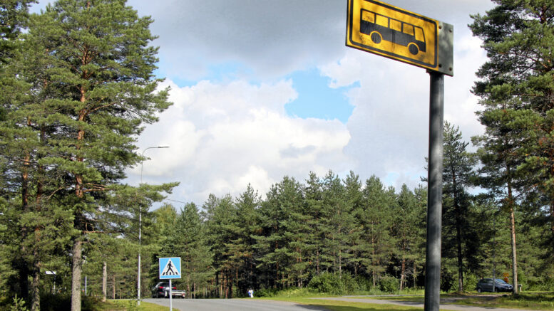 Kirjoittajan mielestä Ylikiiminkiin pitäisi saada enemmän bussivuoroja, jotta nuoret pääsisivät paremmin kulkemaan harrastuksiin. Kuva: Rantapohjan arkisto