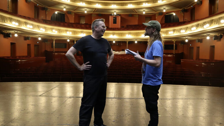 Näyttelijä Jukka Rasila ja ohjaaja Taneli Maljanen tuovat Teatterikuopan lavalle klassikkoteoksen monologina esitettynä.