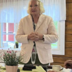 Liisa Hyssälä (e. Liimatta) muisteli koululaisten sodanjälkeisiä lapsuusvuosia.